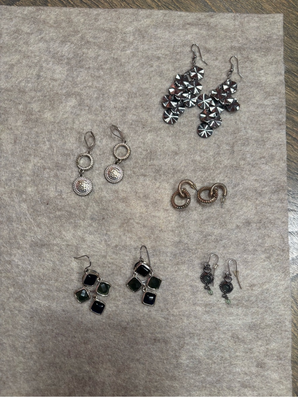 5 sets of earrings Silver, Blue and Green